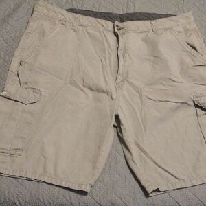 Wrangler Men's Tan Cargo Shorts​​